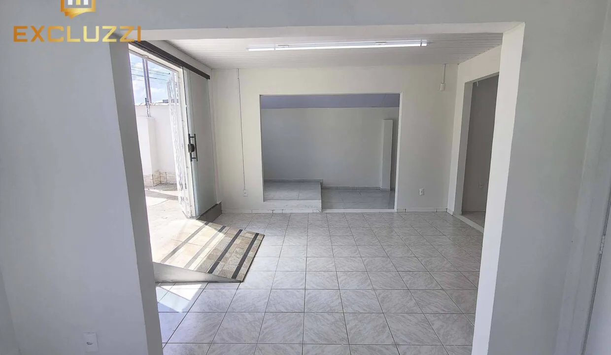 15-casa-passa-sala-lateral-direita-vista-para-fora