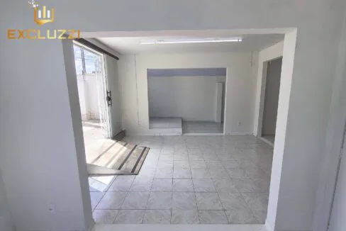 15-casa-passa-sala-lateral-direita-vista-para-fora