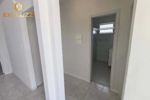 9-casa-passa-vinte-vista-entrada-banheiro