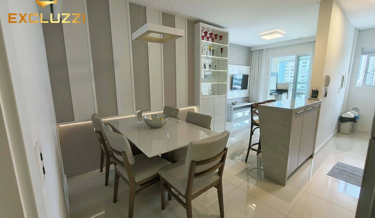 2-punta-hermosa-living-visto-entrada