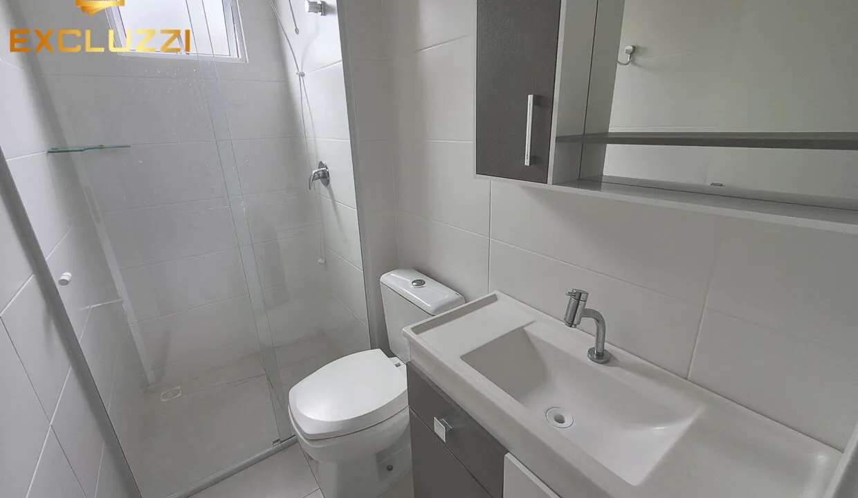 24-punta-hermosa-banheiro-social-visto-entrada