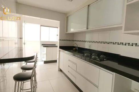10-itamaraca-cozinha-vista-da-enrtada