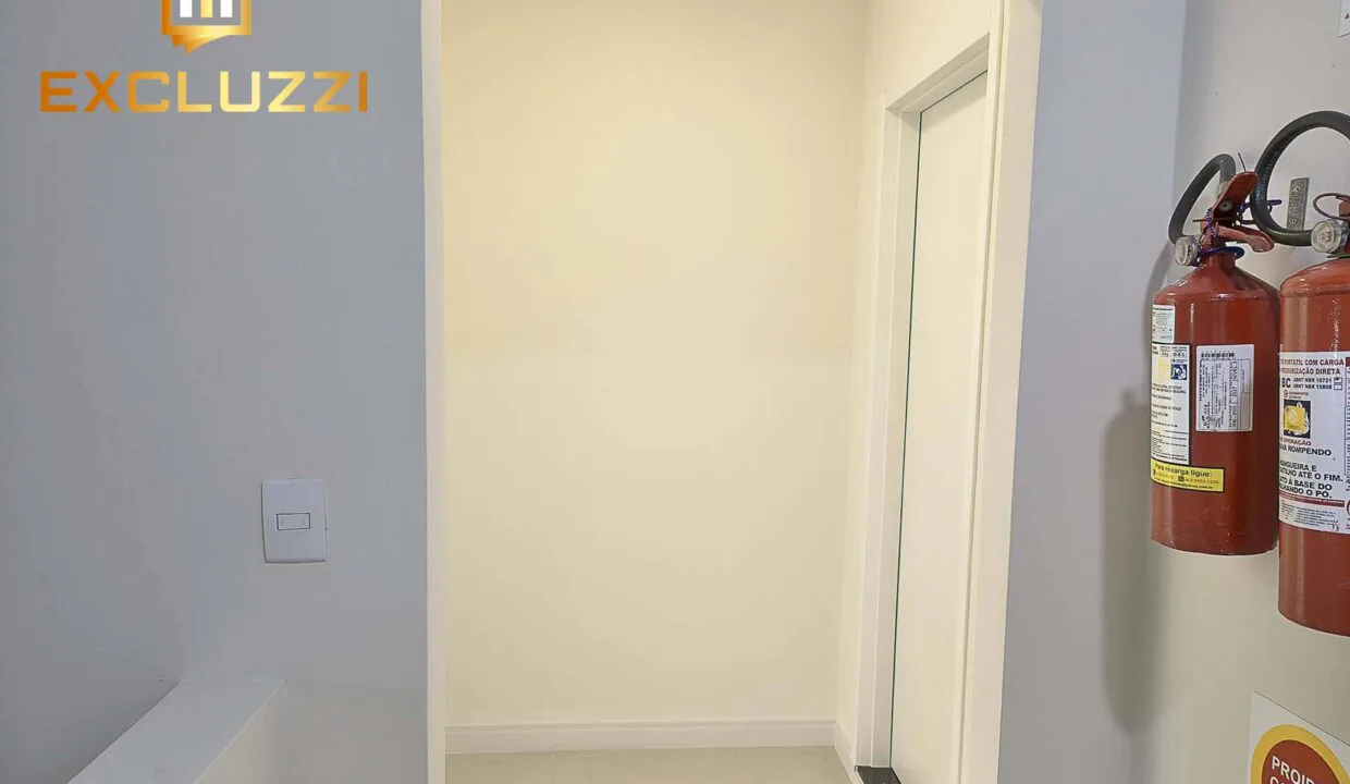 9-jml2770-202a-hall-entrada